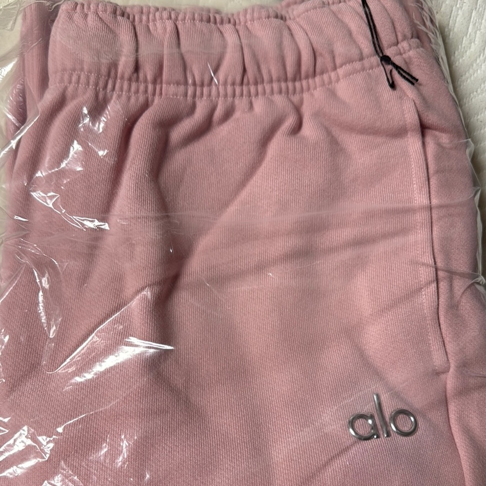 ALO Yoga Woman Accolade Pink Bottoms